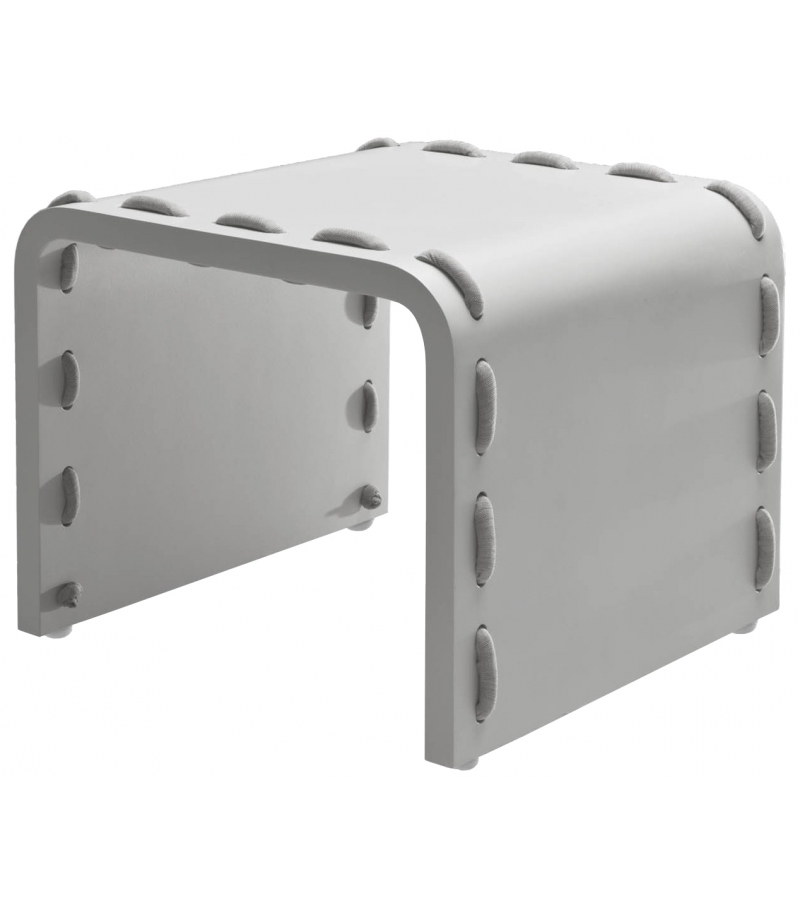 Cabaret Kenneth Cobonpue Mesita