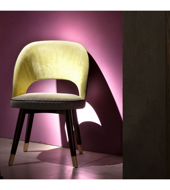 Colette Baxter Sedia