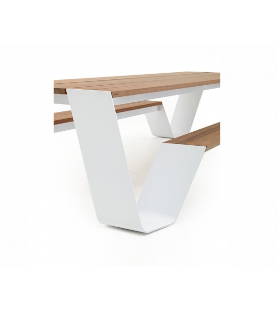 Hopper Picnic Extremis Table