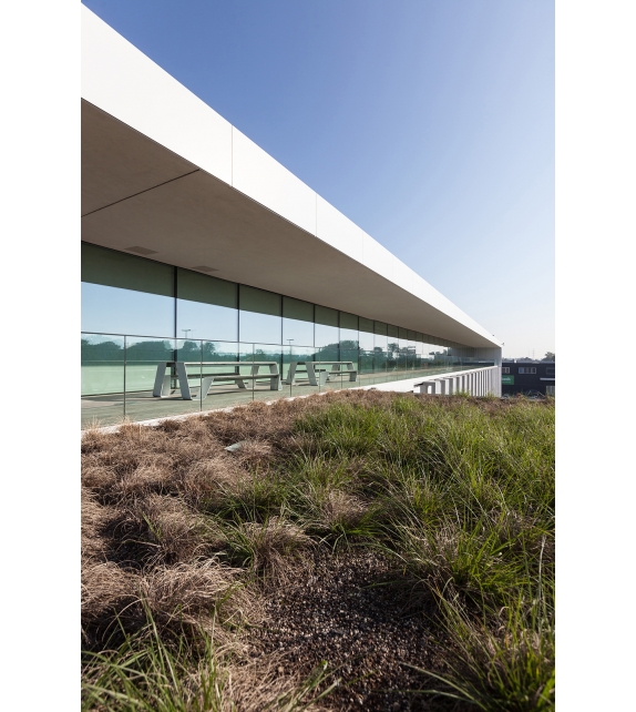 Hopper Picnic Extremis Table