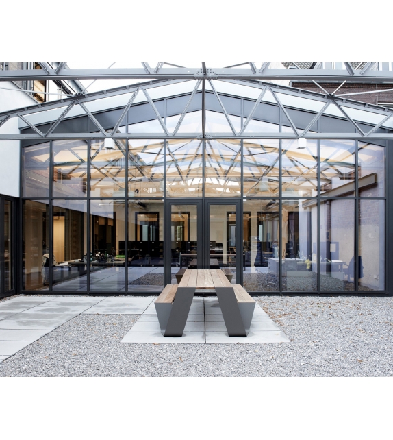 Hopper Picnic Extremis Table