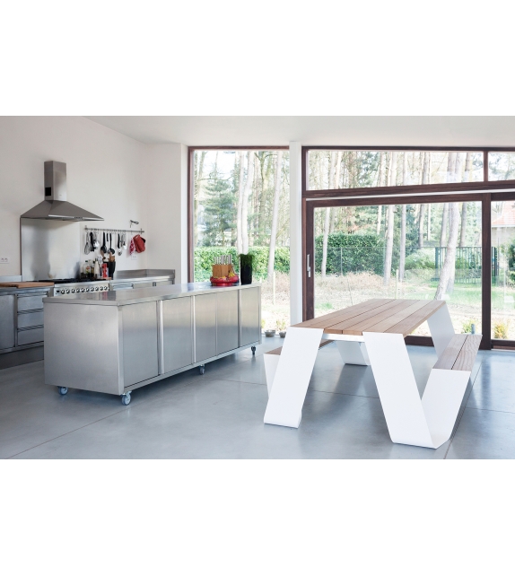 Hopper Picnic Extremis Table