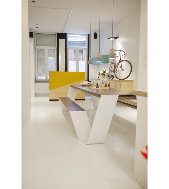 Hopper Picnic Extremis Table