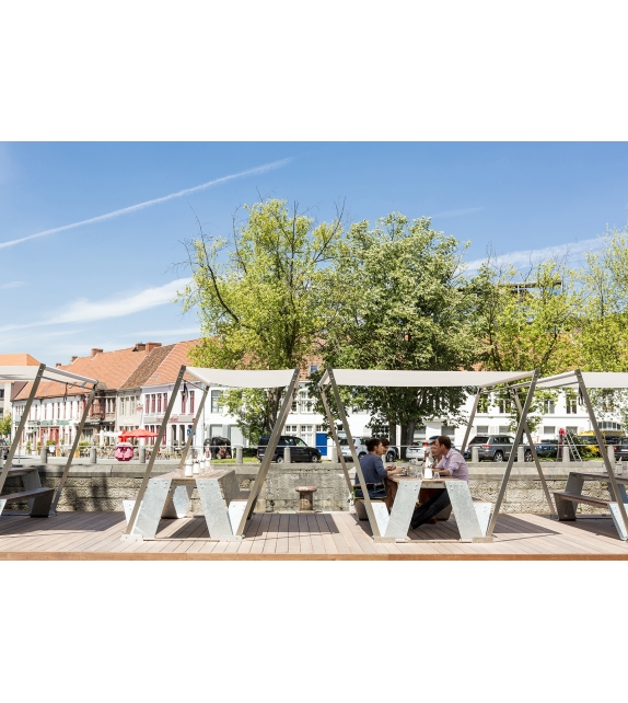 Hopper Picnic Extremis Table