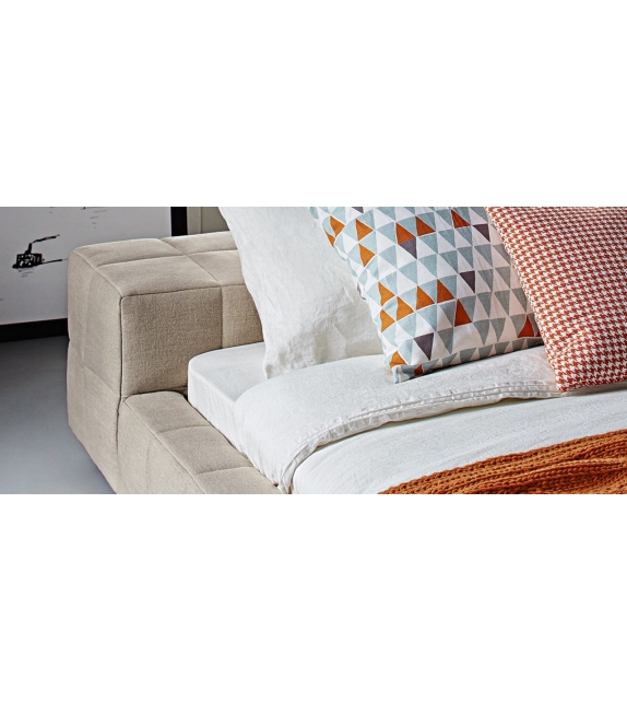 Squaring Bonaldo Bed