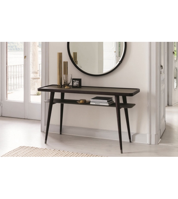 Chantal Porada Console