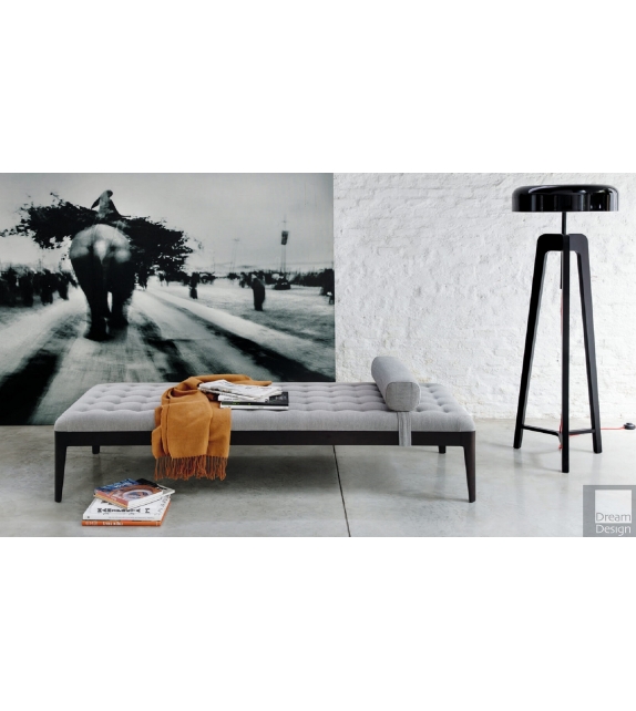 Webby Porada Day bed