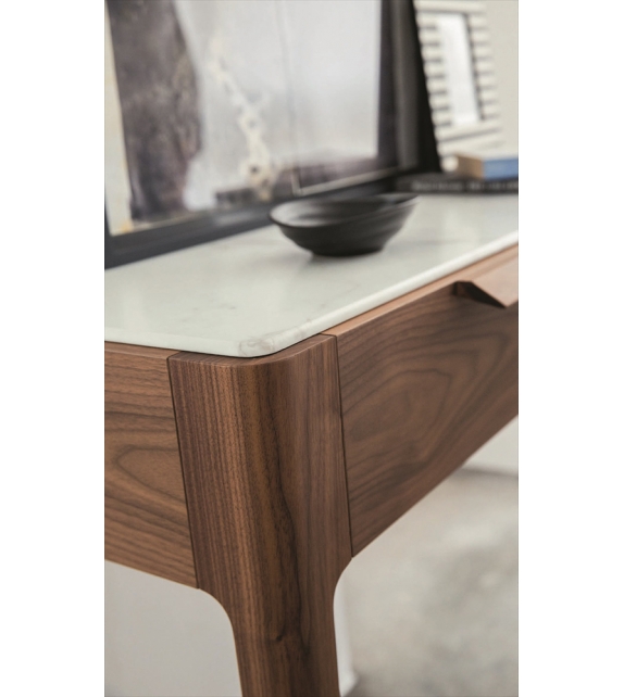 Ziggy Porada Console