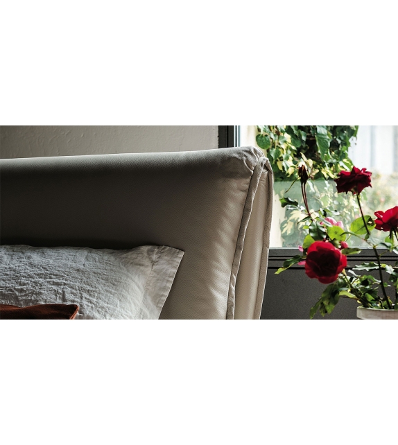 Adam Cattelan Italia Cama