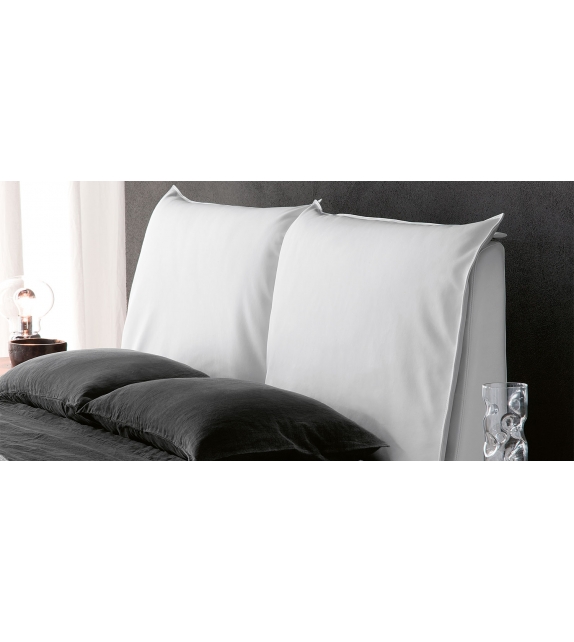 Lukas Cattelan Italia Bett