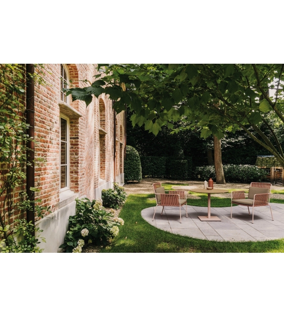 Net Kettal Round Dining Table