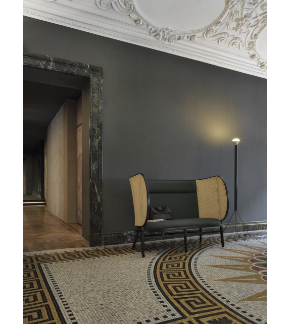 Hideout Loveseat Gebrüder Thonet Vienna Pequeño Sofá