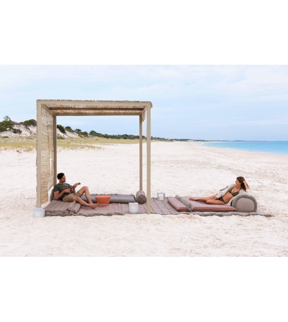 Garden Layers Gan Kissen