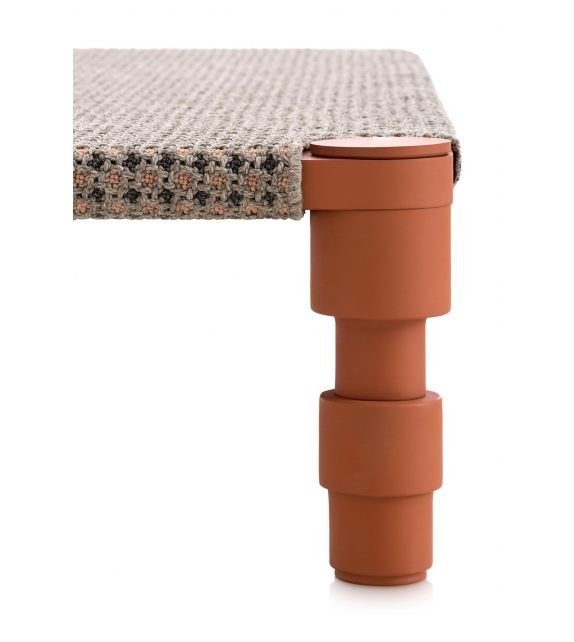 Garden Layers Gan Indian Bed