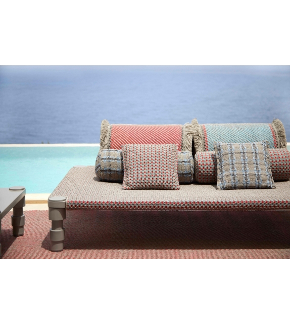 Garden Layers Gan Indian Bed