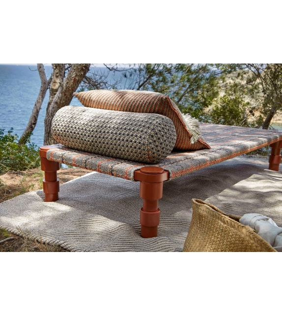 Garden Layers Gan Indian Bed