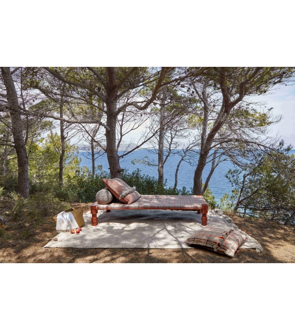 Garden Layers Gan Indian Bed