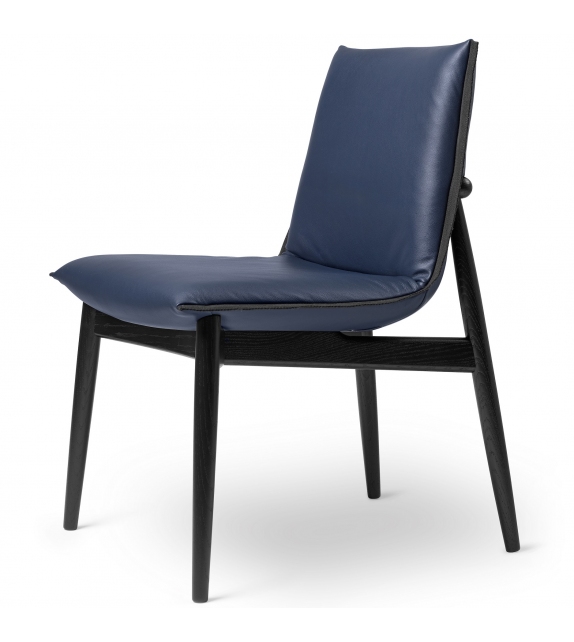 E004 Embrace Carl Hansen & Søn Sedia