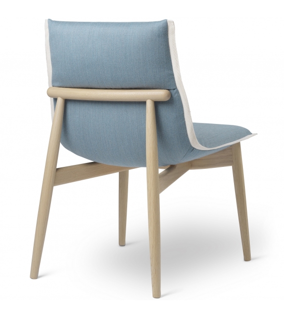 E004 Embrace Carl Hansen & Søn Silla