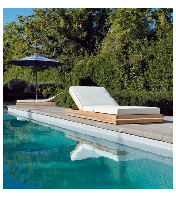 Essenza Ethimo Sunlounger