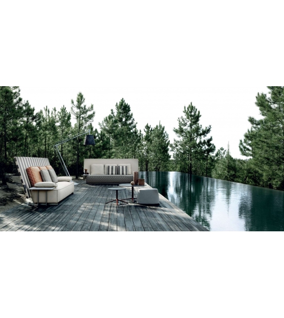 Oh, it rains! B&B Italia Outdoor Sofá