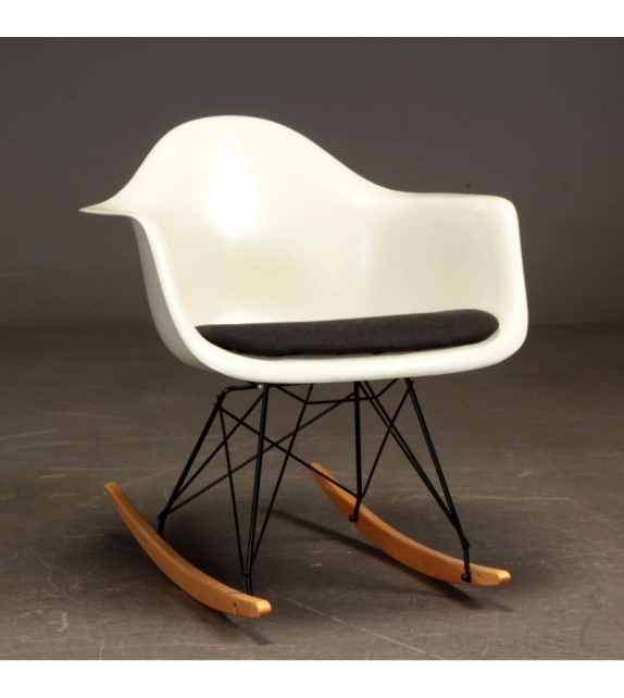 Eames Plastic Armchair RAR Fauteuil à Bascule avec coussin Vitra