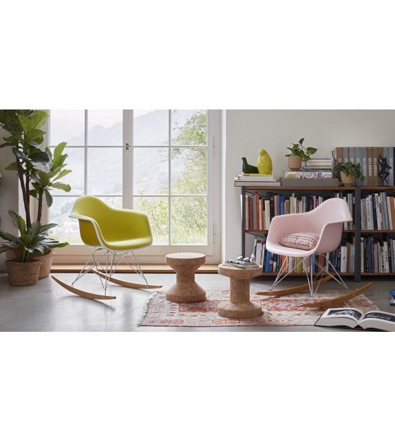 Eames Plastic Armchair RAR Poltroncina a Dondolo Con Cuscino Vitra