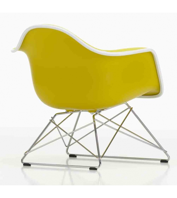 Eames Plastic Armchair LAR Vitra Poltrona con cuscino