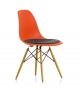 Eames Plastic Armchair LAR Vitra Poltrona con cuscino