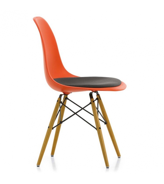 Eames Plastic Armchair LAR Vitra Fauteuil Avec Coussin