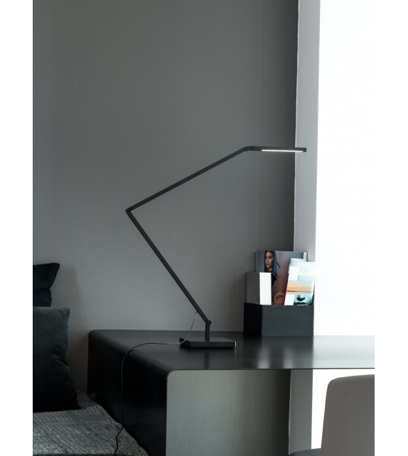 Untitled Table Linear Nemo Lámpara de Mesa