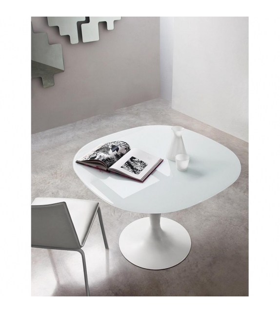 Flûte Shaped Sovet Table