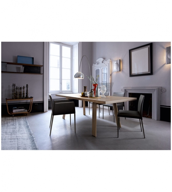 Tadeo Walter Knoll Tisch mit Holzbeinen