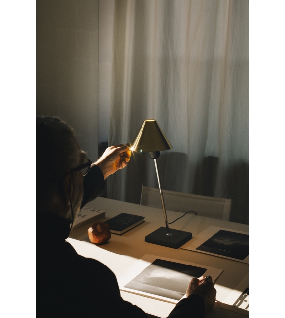 Gira Santa&Cole Table Lamp