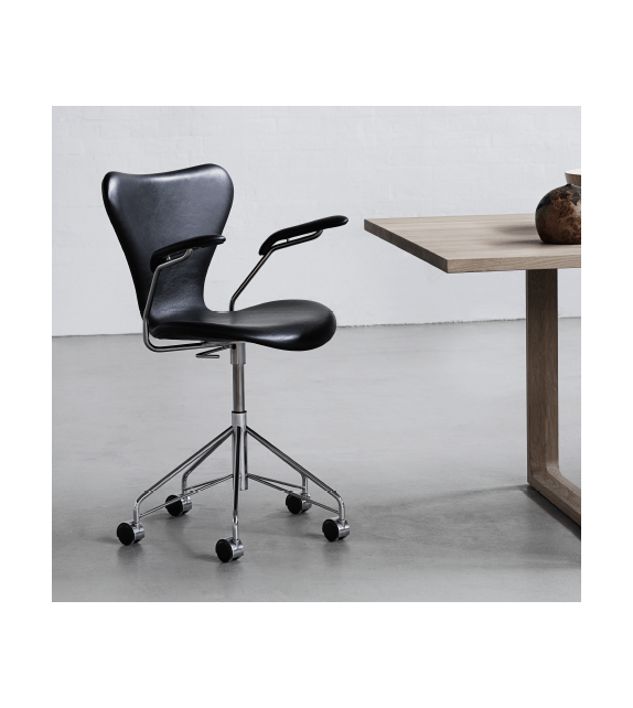 Series 7 Chaise Rembourrée Pivotante avec Accoudoirs Fritz Hansen