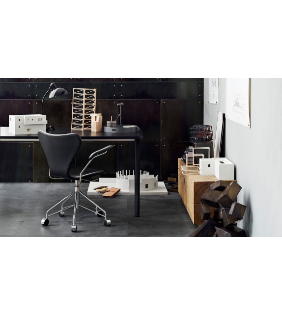 Series 7 Swivel Upholstered Chair With Armrests Fritz Hansen