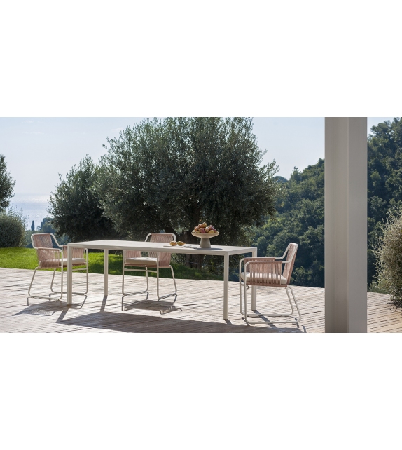 Plein Air Roda Tisch