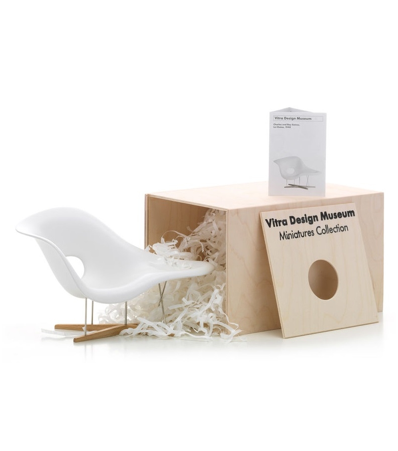 Miniature La Chaise, Eames