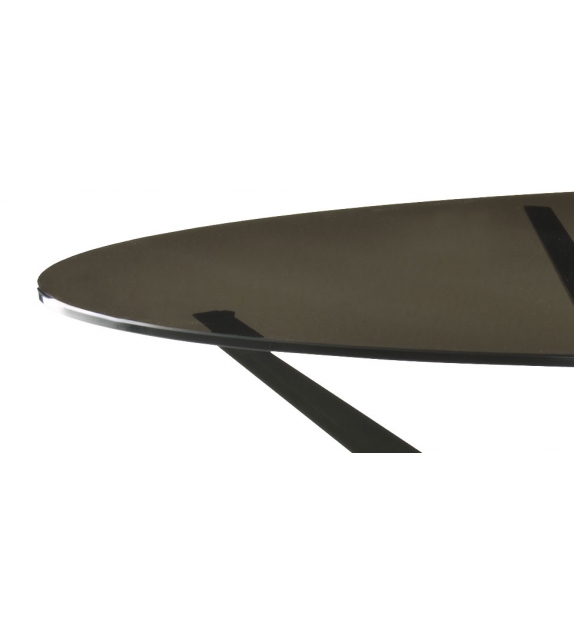 Pylon Round Diesel with Moroso Table