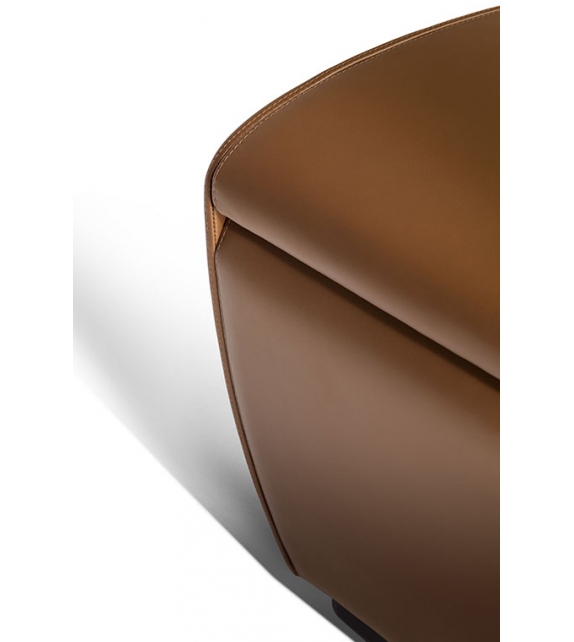 Vanity Fair XC Poltrona Frau Pouf