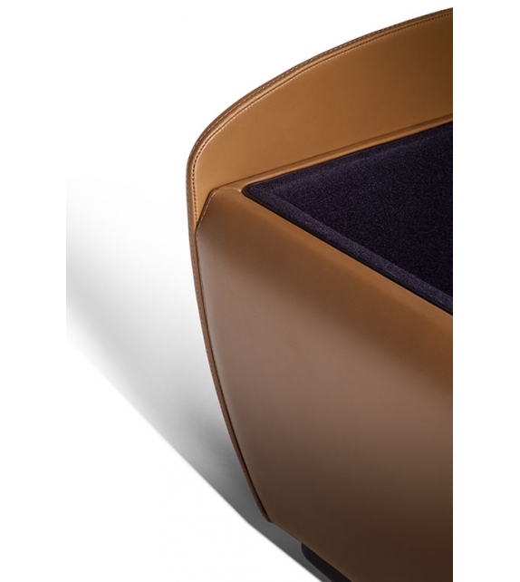 Vanity Fair XC Poltrona Frau Puff