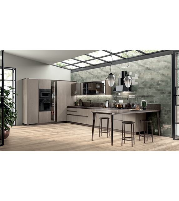 Nizza Diesel with Moroso Tabouret