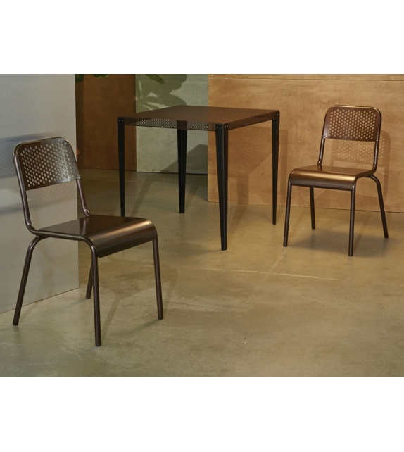 Nizza Diesel with Moroso Table