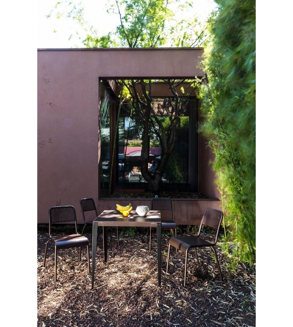 Nizza Diesel with Moroso Table