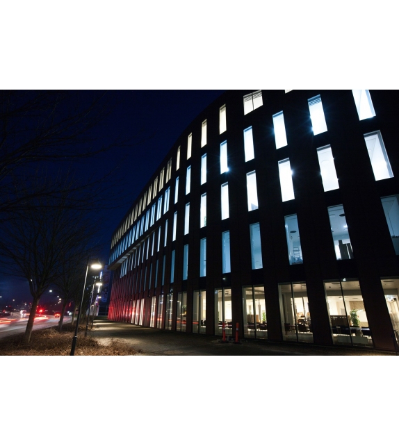 Toldbod 290 Louis Poulsen Lampadaire