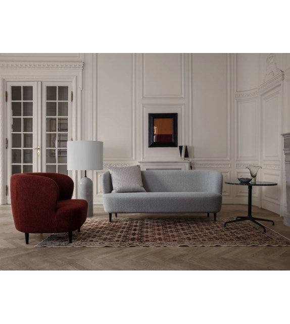 Stay Lounge Gubi Armchair with Legs