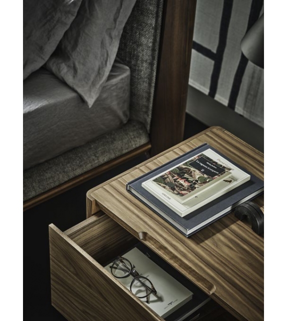 Nara Porada Bedside Table