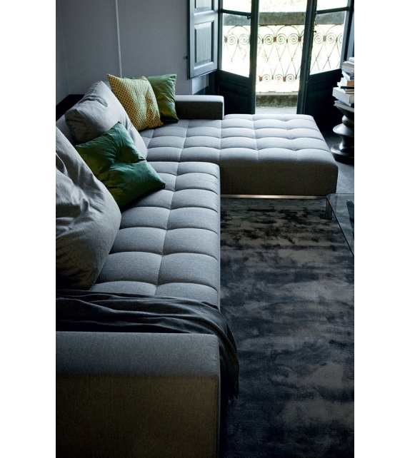 1326 Alfa Zanotta Sofa