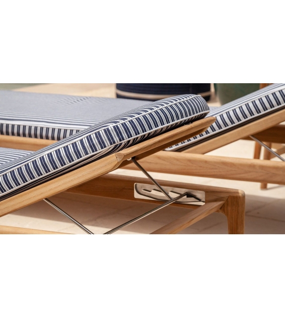 The Secret Garden Poltrona Frau Sunbed