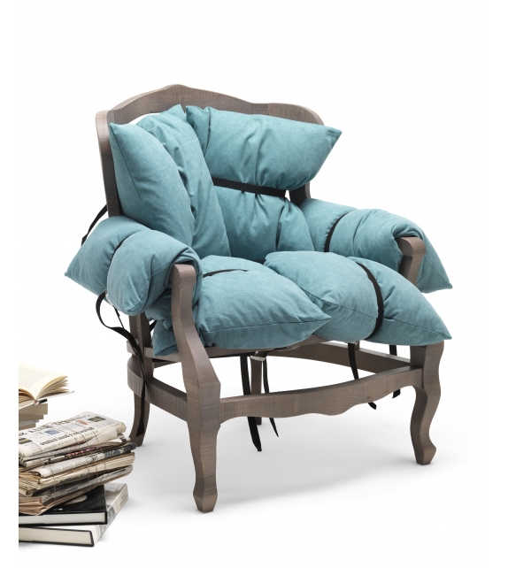 7 Pillows Mogg Armchair